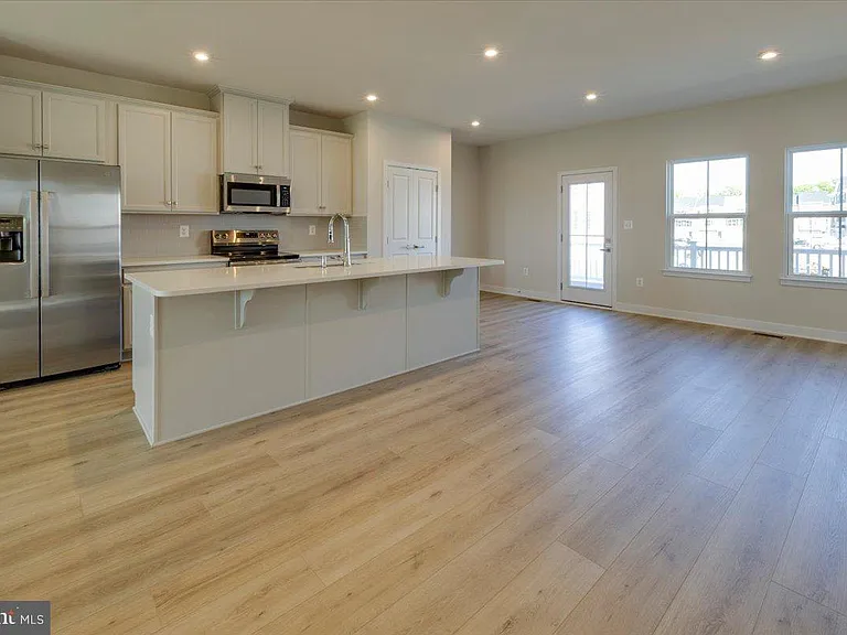 9390 Tanfield Dr — Photo 13
