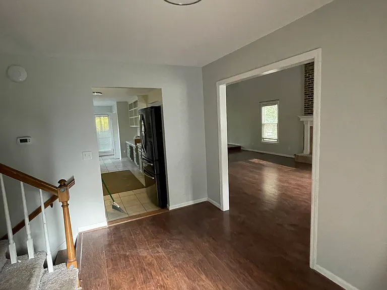 206 Rodborough Rd — Photo 2