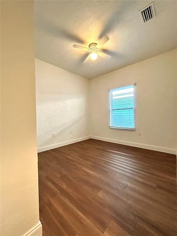 3 bed, 2.0 bath, 1194 sqft, $2,000 — Photo 4