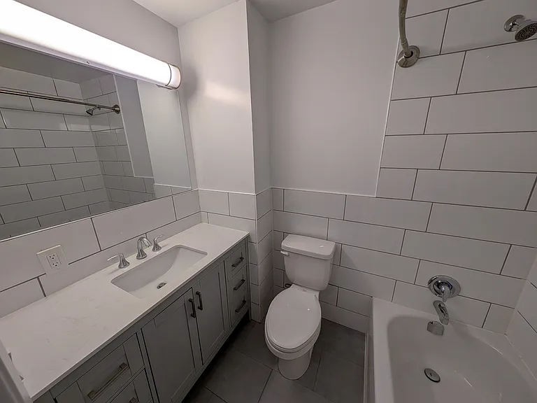 55 Wellington St W — Photo 8