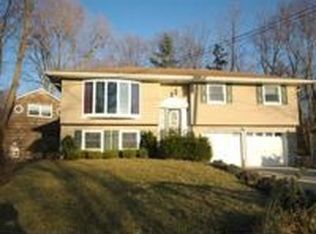 52 Riviera Dr, Kings Park, NY 11754