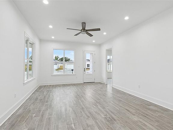 4th image of 183 Sugarpine Dr