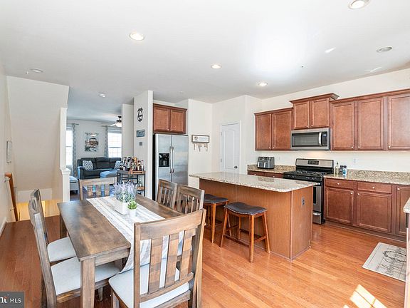 4th image of 7403 Willow View Ln