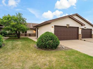 2192 Vierling Dr E, Shakopee, MN 55379