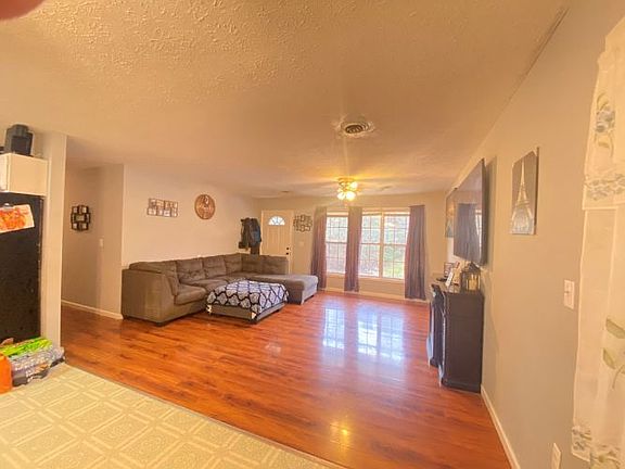 4th image of 228 View Way