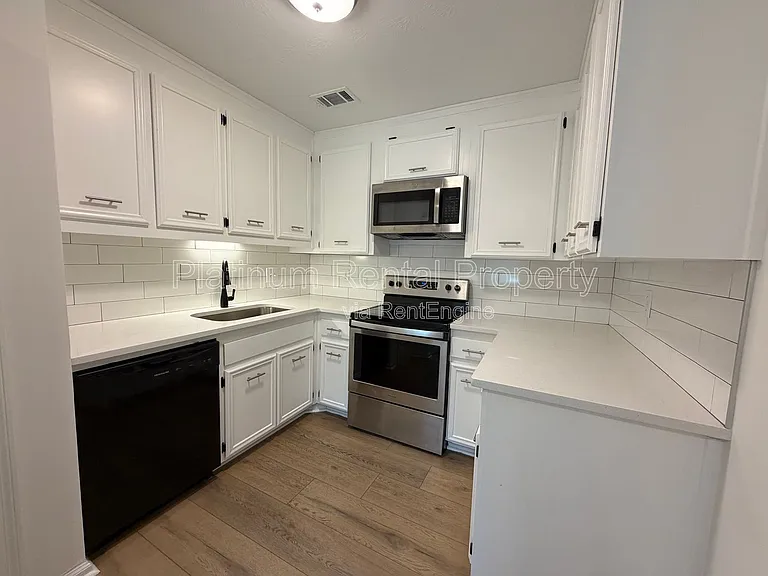 335 Winding River Dr #H — Photo 8