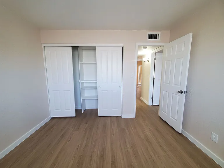 Mountain View Condos — Photo 22