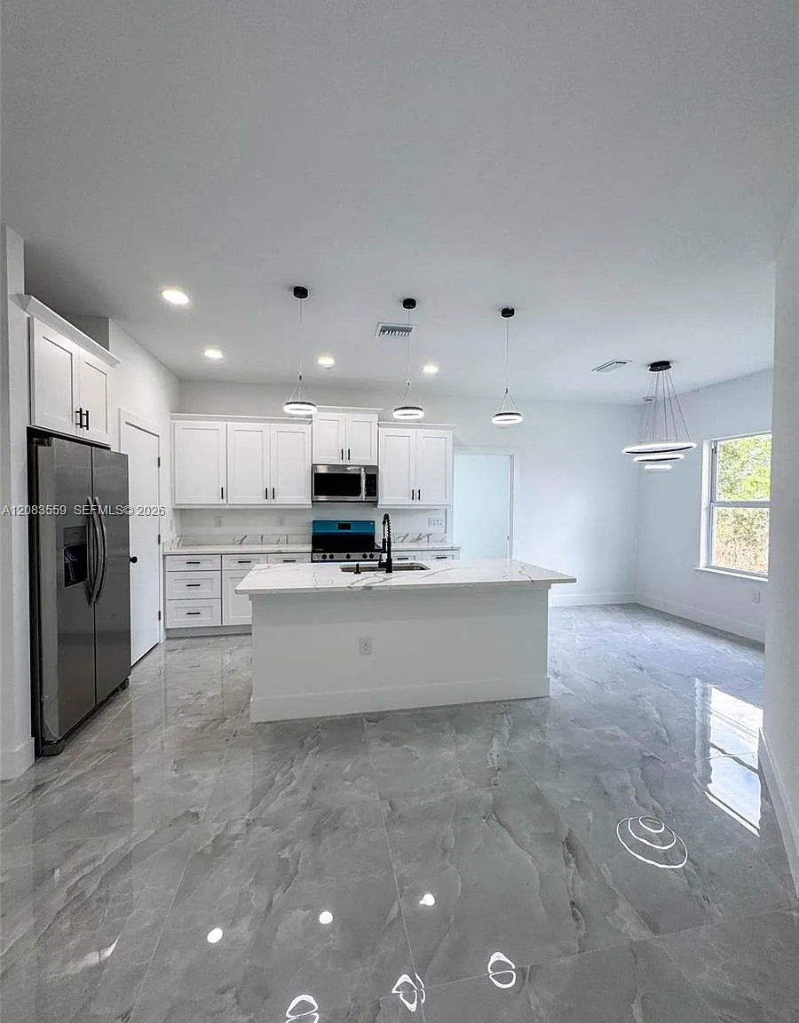 4 bed, 3.0 bath, $2,800 — Photo 4