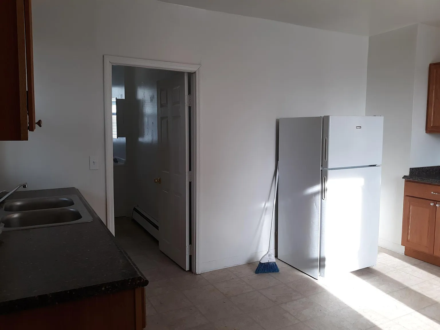 2 bed, 1000 sqft, $1,700 — Photo 3