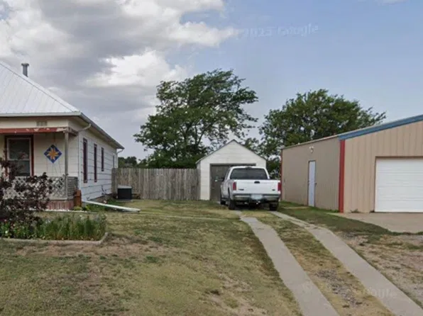 207 E 2nd St, Palco, KS 67657