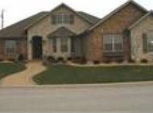 319 E McKale Dr, Marionville, MO 65705