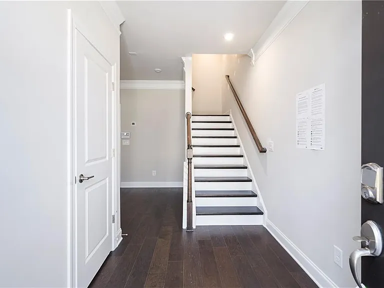 1758 Samantha Bnd — Photo 5
