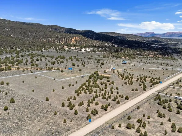 4250 W Pink Cliffs Vista Dr, Hatch, UT 84735