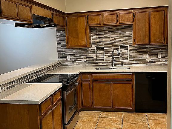 3rd image of 2207 Broadlawn Dr