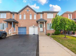 8 Flatlands Way, Brampton, ON L6R 2B5