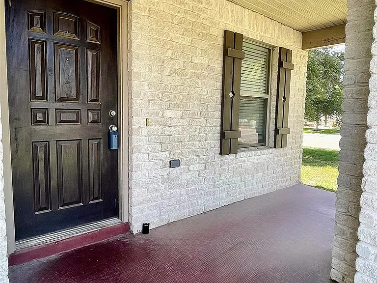 317 Leanne Dr — Photo 4