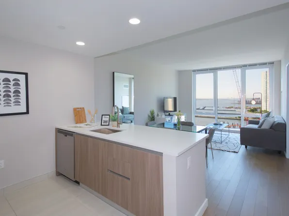 25 Park Lane South image 3 of 26