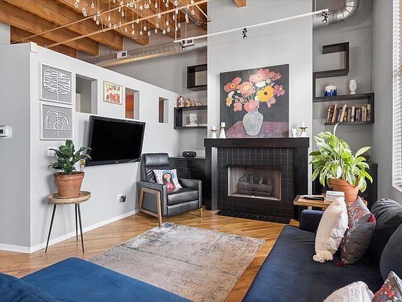 5th image of 616 W Fulton St APT 519