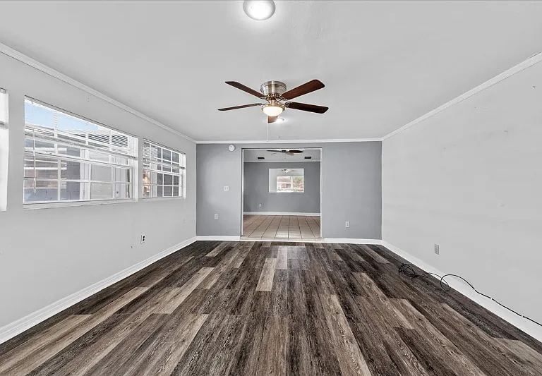140 Poe Dr — Photo 5