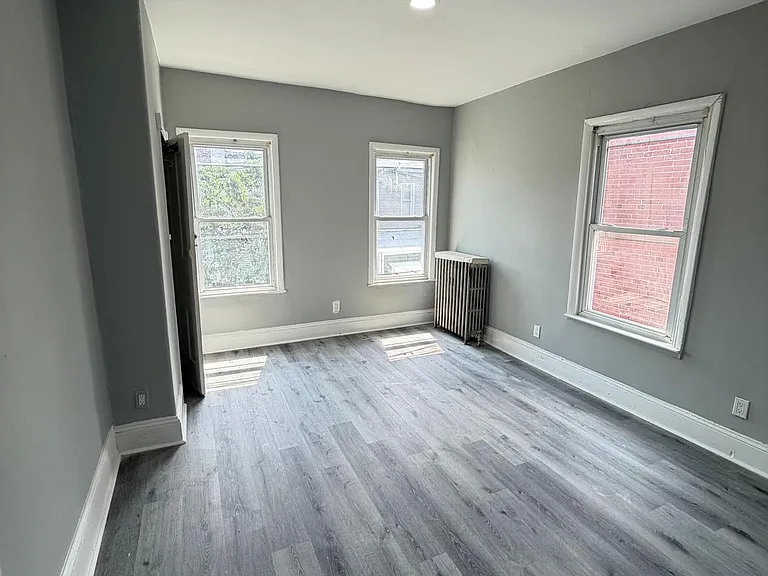2104 S 65th St — Photo 11