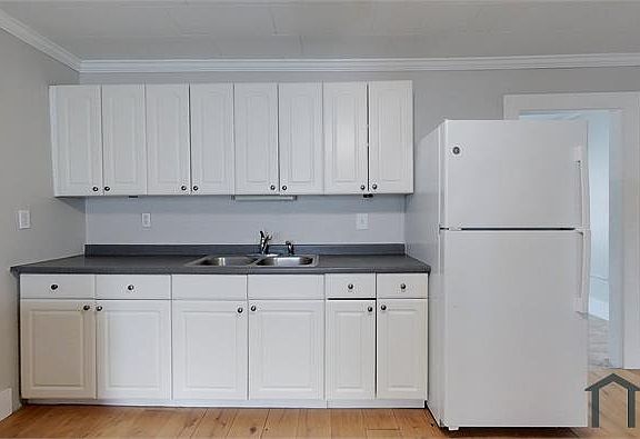 2nd image of 31 Leighton St #D