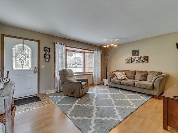 4th image of 23040 Acacia Pl