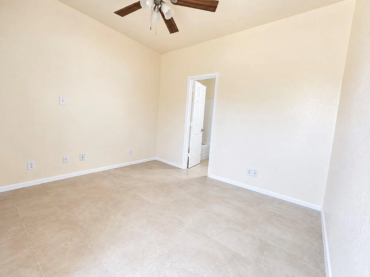 3 bed, 2.5 bath, 1100 sqft, $1,650 — Photo 1