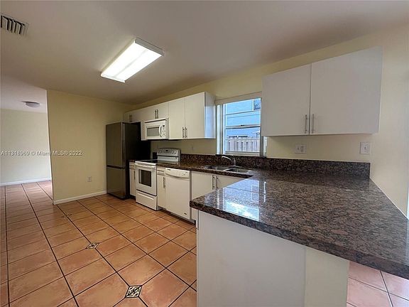 3rd image of 10116 NW 55th Ter