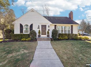 118 Lakewood Ave, Ho Ho Kus, NJ 07423