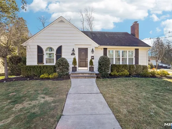 118 Lakewood Ave, Ho Ho Kus, NJ 07423