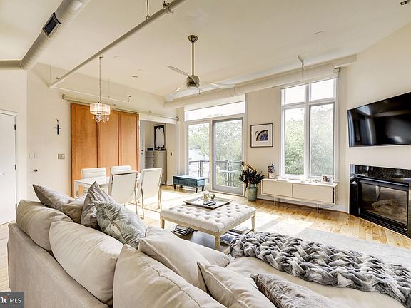 2nd image of 1700 Kalorama Rd NW APT 405