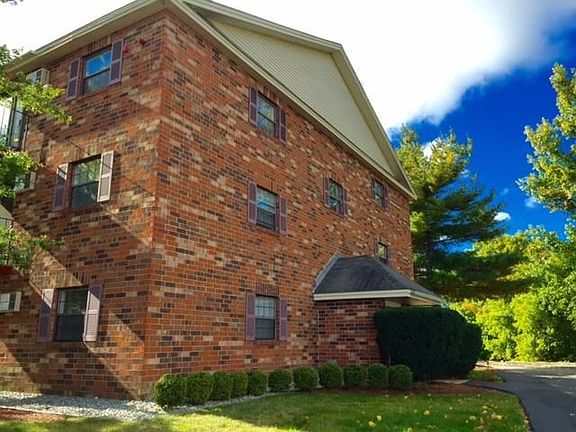 5th image of 11 Railroad Ave APT 25