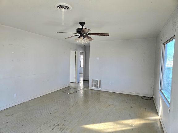 3rd image of 615 N Donley Ave