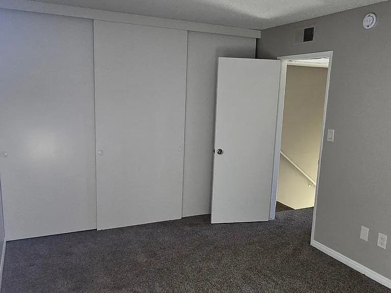 Townhouse Apartments — Photo 4
