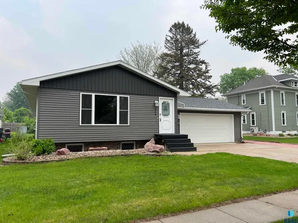 514 W Warren St, Luverne, MN 56156