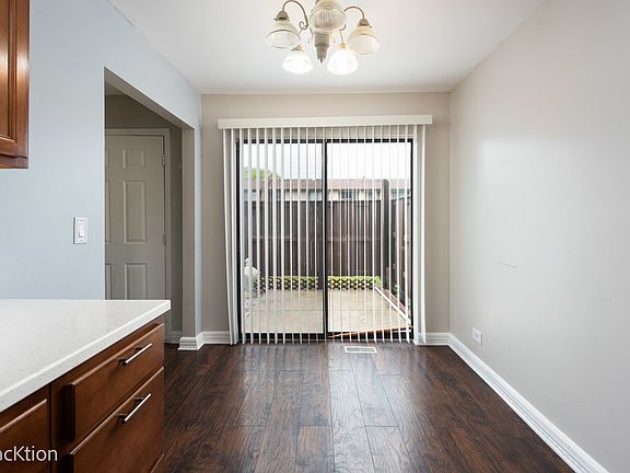 4th image of 15 Tower Ct #15