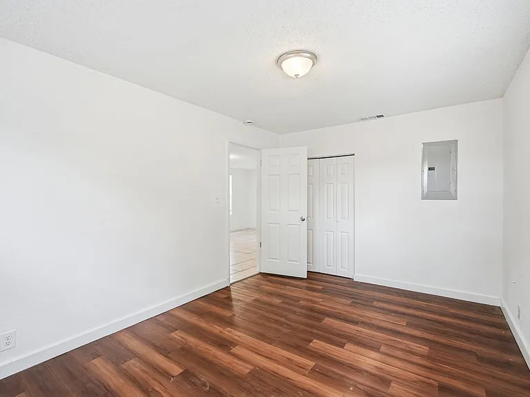 10019 N Jasmine Ave — Photo 12