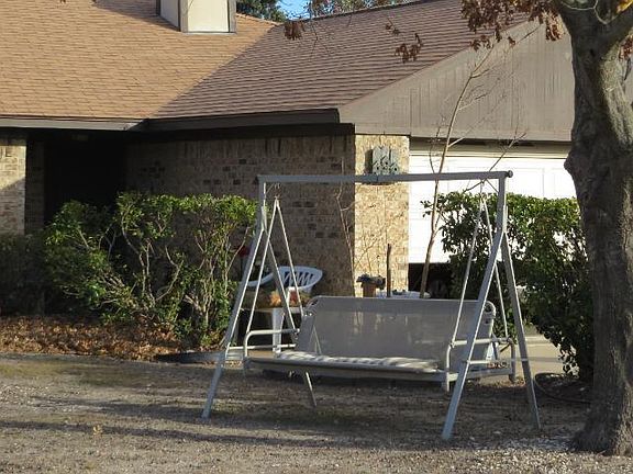 3rd image of 1215 Hillview Dr