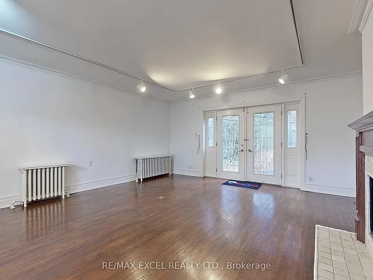 317 Warren Rd — Photo 5