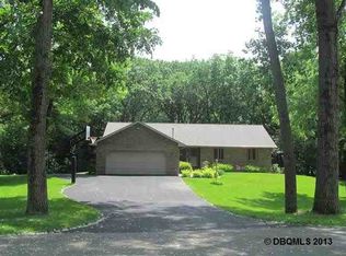 30 Eisenhower Dr, East Dubuque, IL 61025