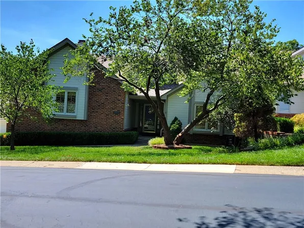 3000 S Redwood Dr #B, Independence, MO 64057