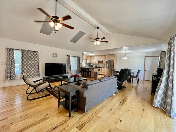 4th image of 545 Morse Ave