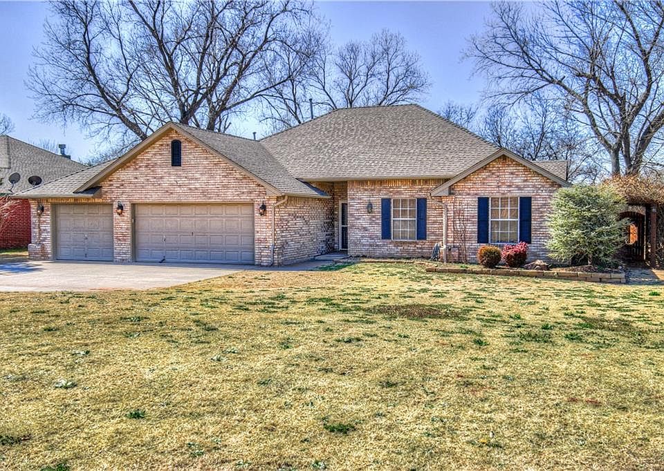 1st image of 704 Parkwoods Dr