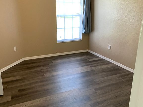 2nd image of 1039 Bismarck Rd #1039