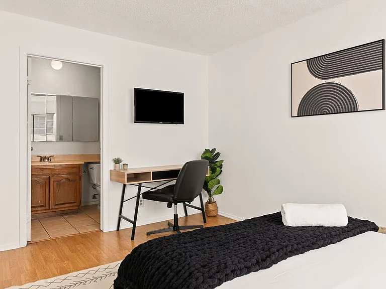 1823 Pelham Ave #2 — Photo 28