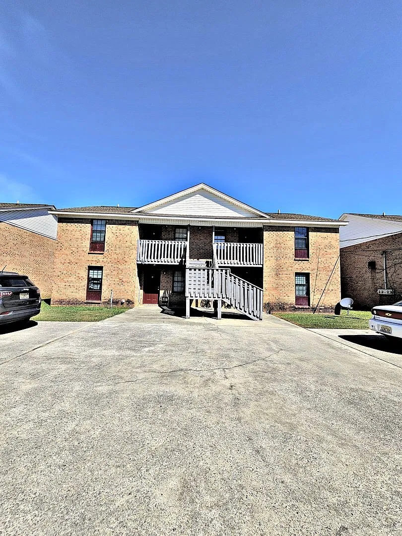 (MER-1) Cedar Lake Garden Apartments — Photo 2