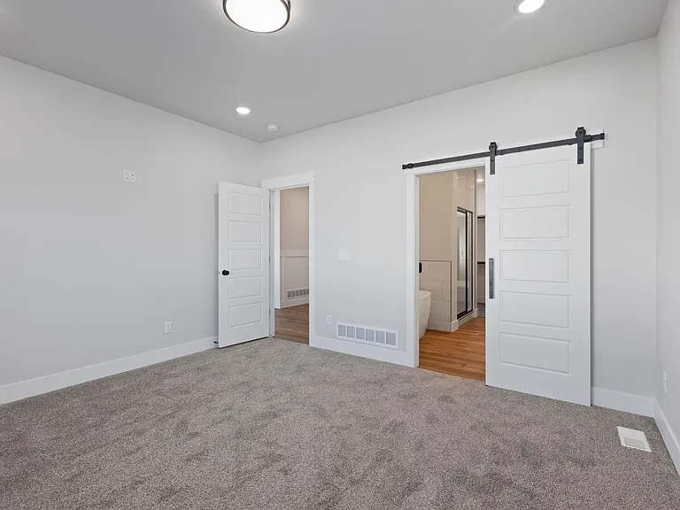 656 Jeanine Dr — Photo 23
