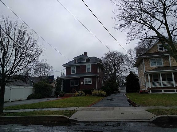 3rd image of 192 Windsor Ave