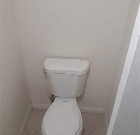 5th image of 13101 Glenmoor Dr #13101