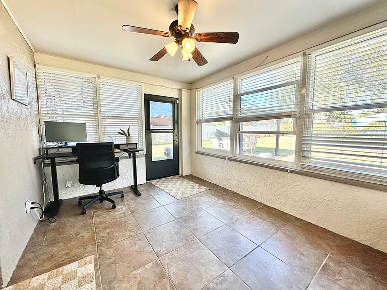 37137 Rutledge Dr — Photo 29